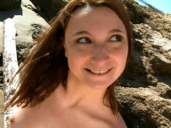 Vidéo porno mobile : For her first porn scene, she wants to be fucked on the beach